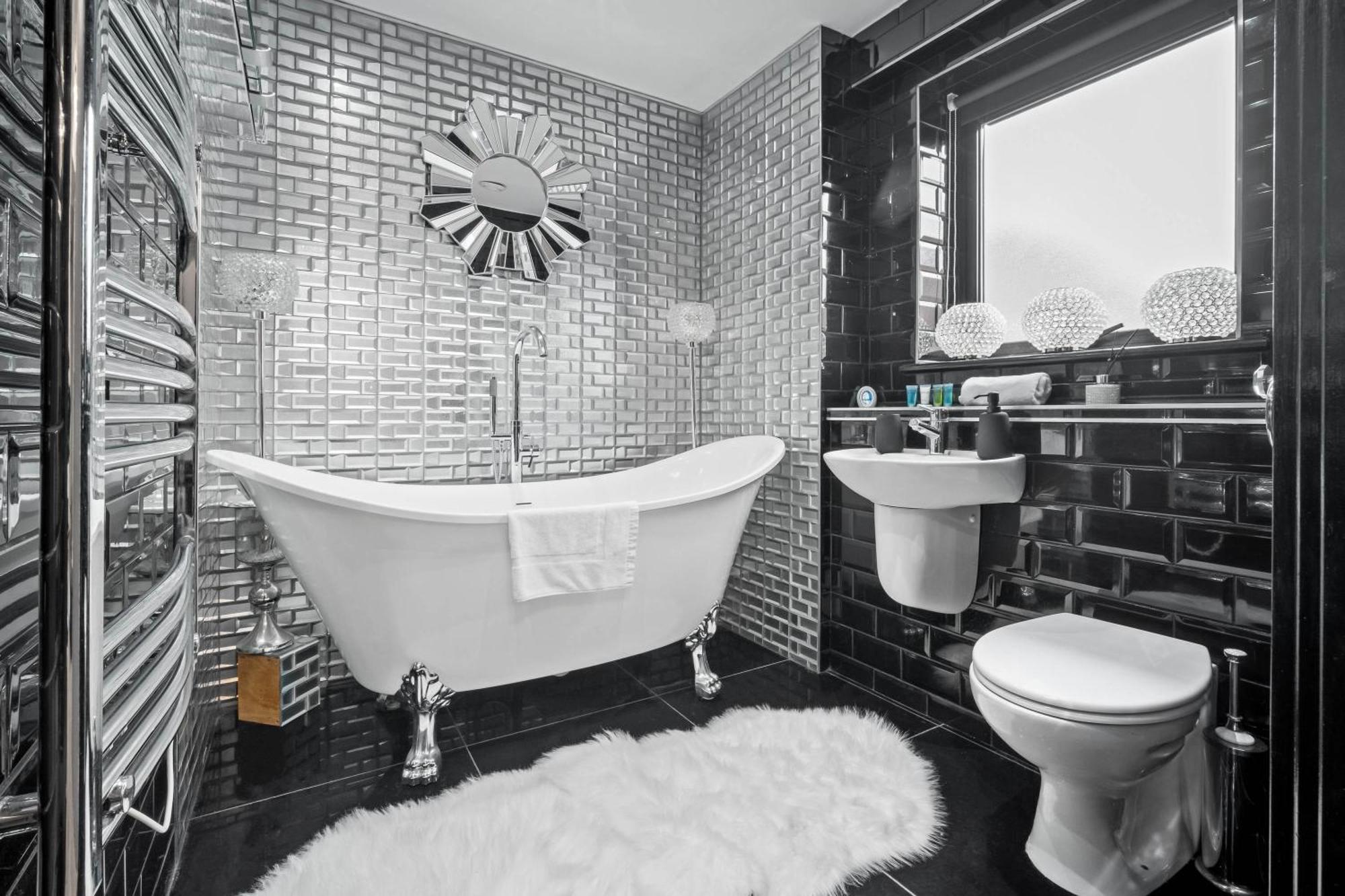 Luxury 1 Bed Flat With Parking 11K - Top Rated - Netflix - Wifi - 70 Inch Smart Tv - Birmingham City Centre - Tv In Bedroom - Top Rated Eksteriør bilde