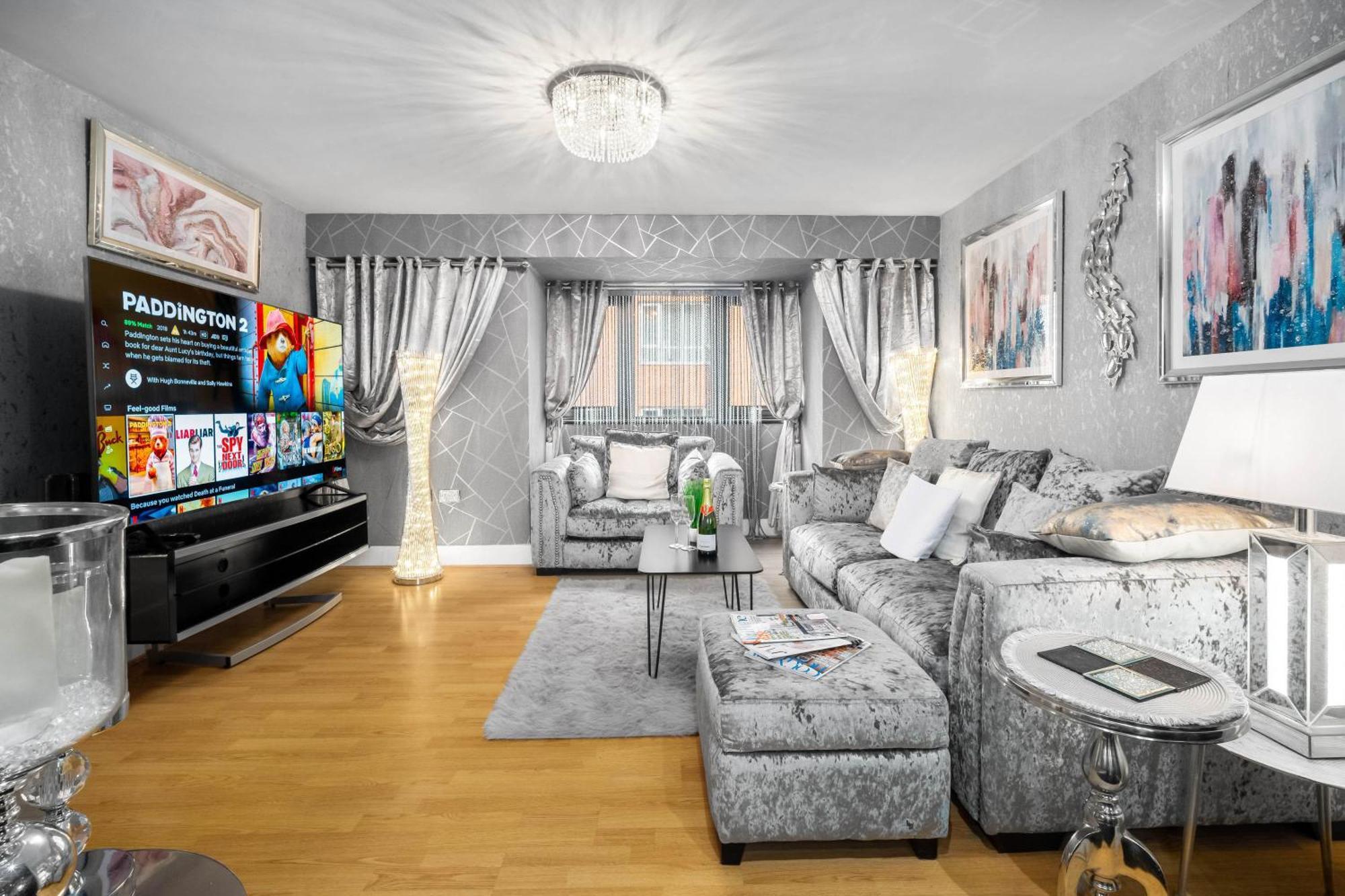 Luxury 1 Bed Flat With Parking 11K - Top Rated - Netflix - Wifi - 70 Inch Smart Tv - Birmingham City Centre - Tv In Bedroom - Top Rated Eksteriør bilde