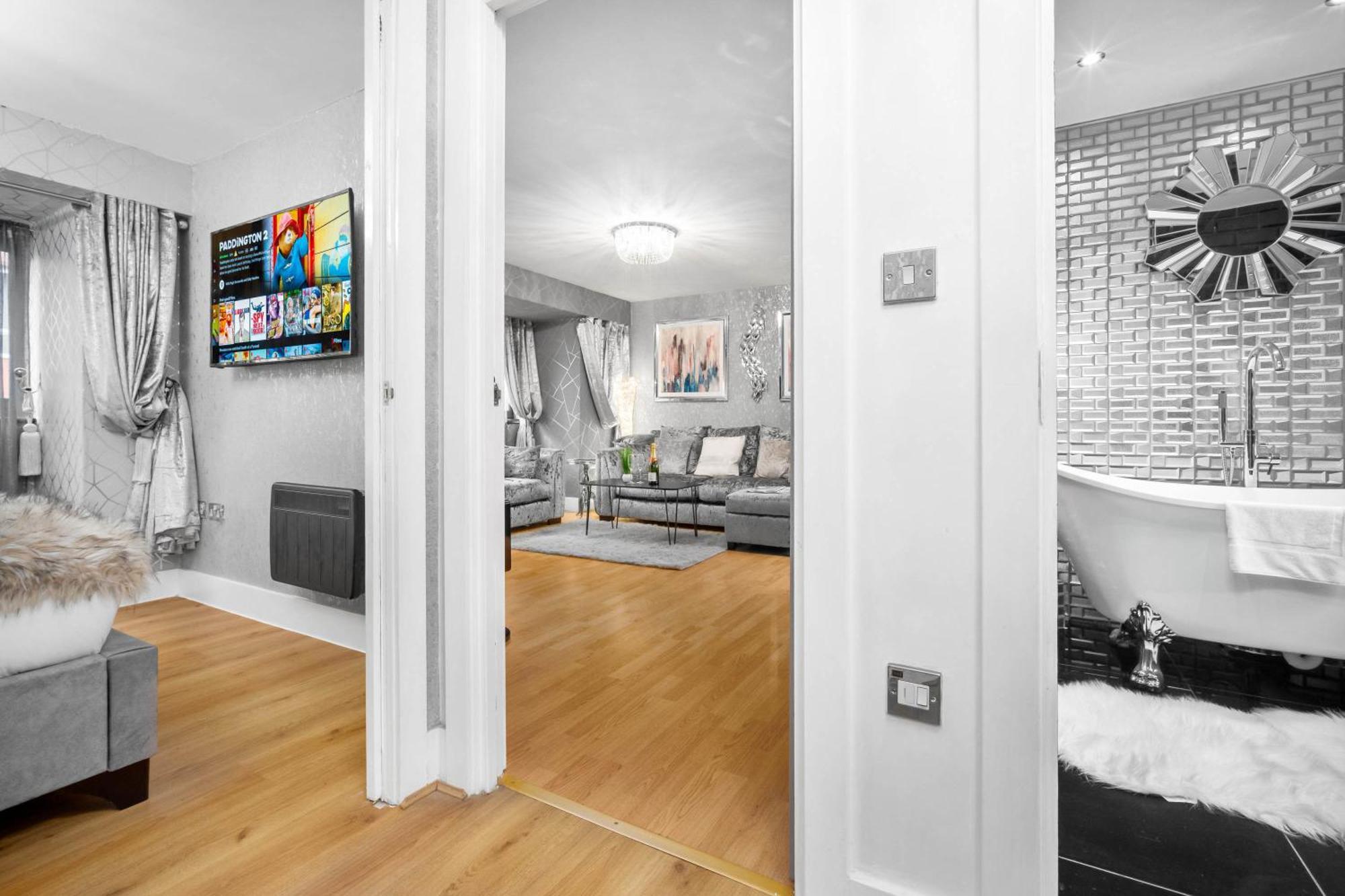Luxury 1 Bed Flat With Parking 11K - Top Rated - Netflix - Wifi - 70 Inch Smart Tv - Birmingham City Centre - Tv In Bedroom - Top Rated Eksteriør bilde